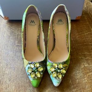 Madison by shoe dazzle heels. Comes with box.